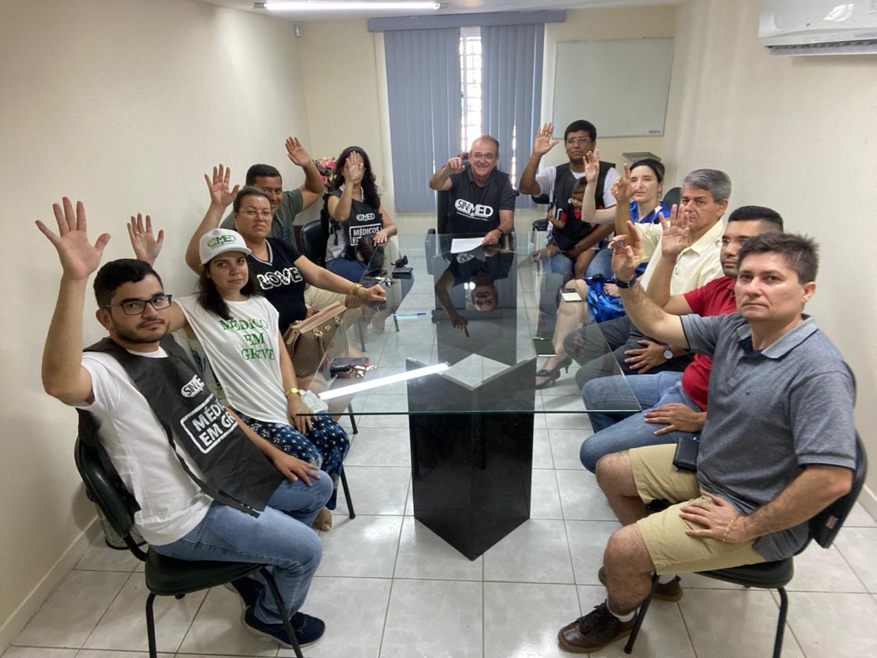 Greve dos médicos de Natal acaba após acordo com prefeito Álvaro Dias