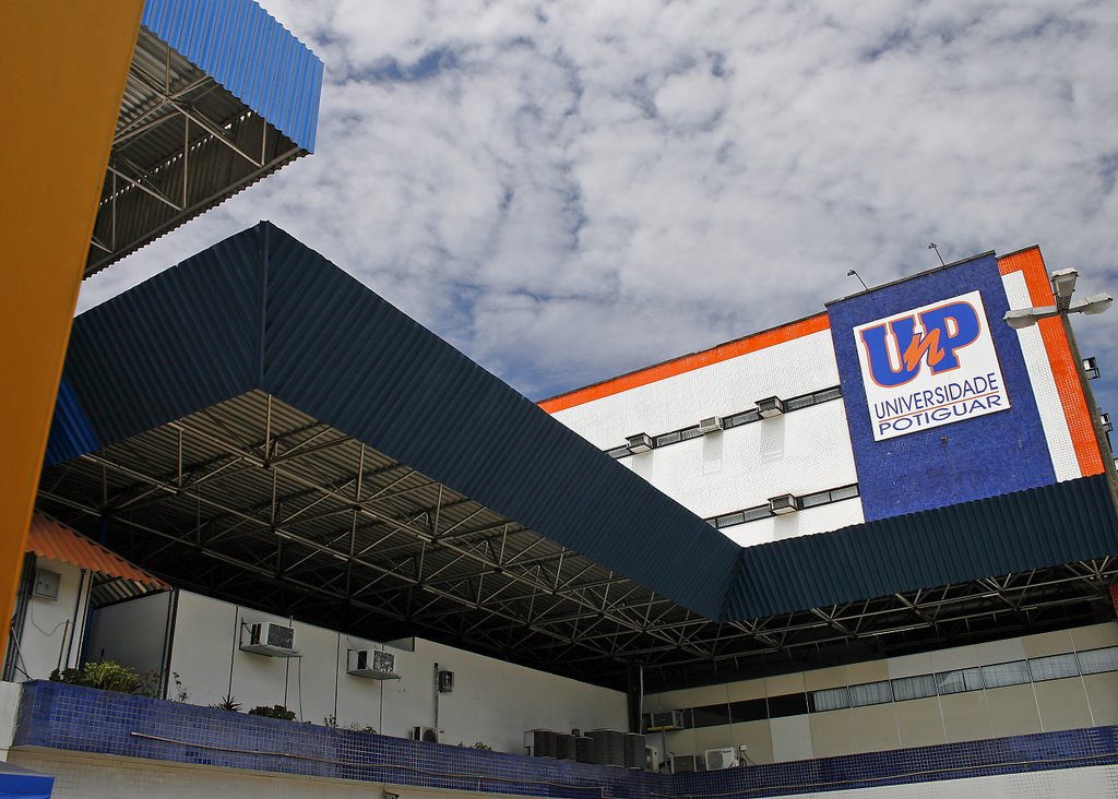 UNP encerra curso no 7º período por ele não se pagar; alunos estão revoltados