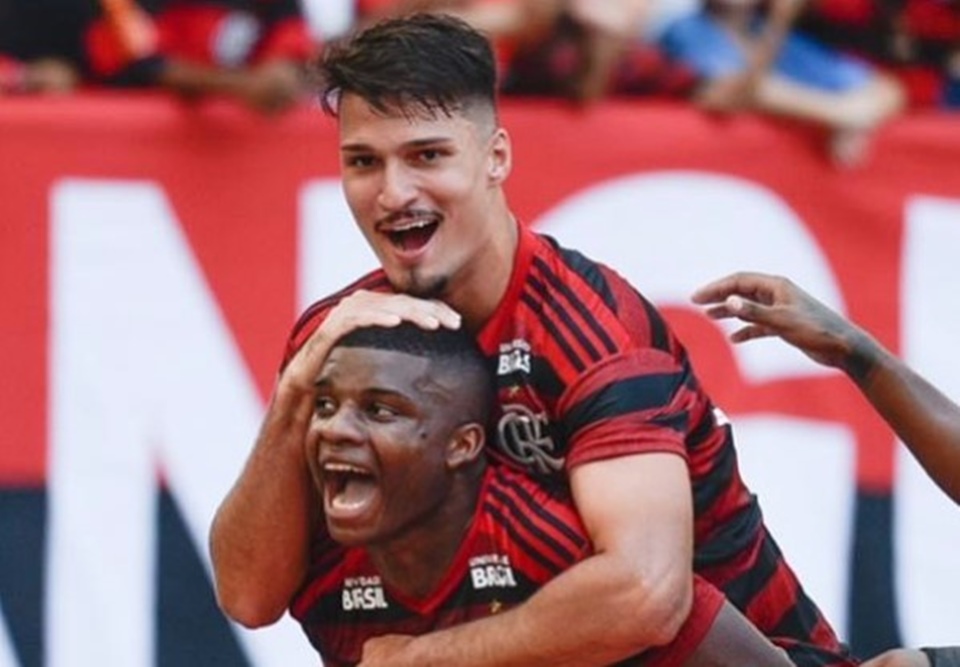Em vídeo, Zagueiro do Flamengo chama atacante do próprio time de macaco; assista