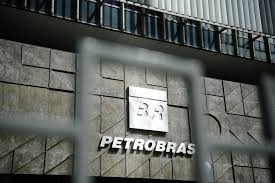 Petrobras vai esperar mercado se acalmar antes de decidir por reajustes