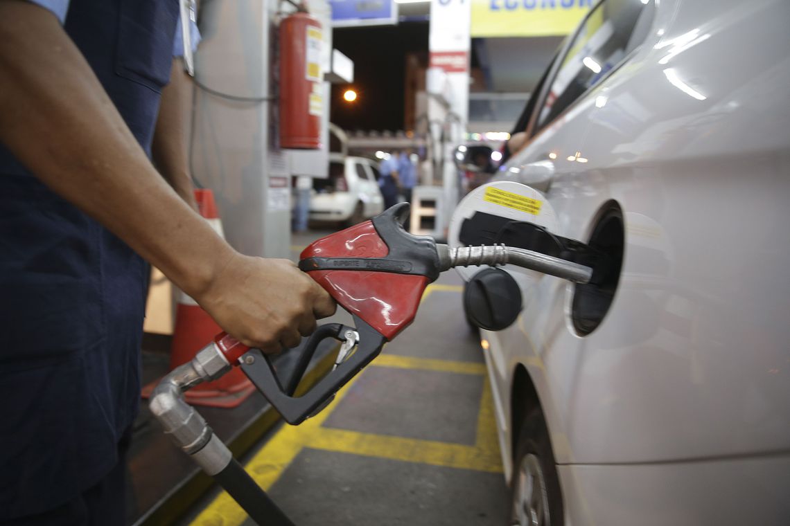 Governo estuda compensação em caso de alta dos combustíveis