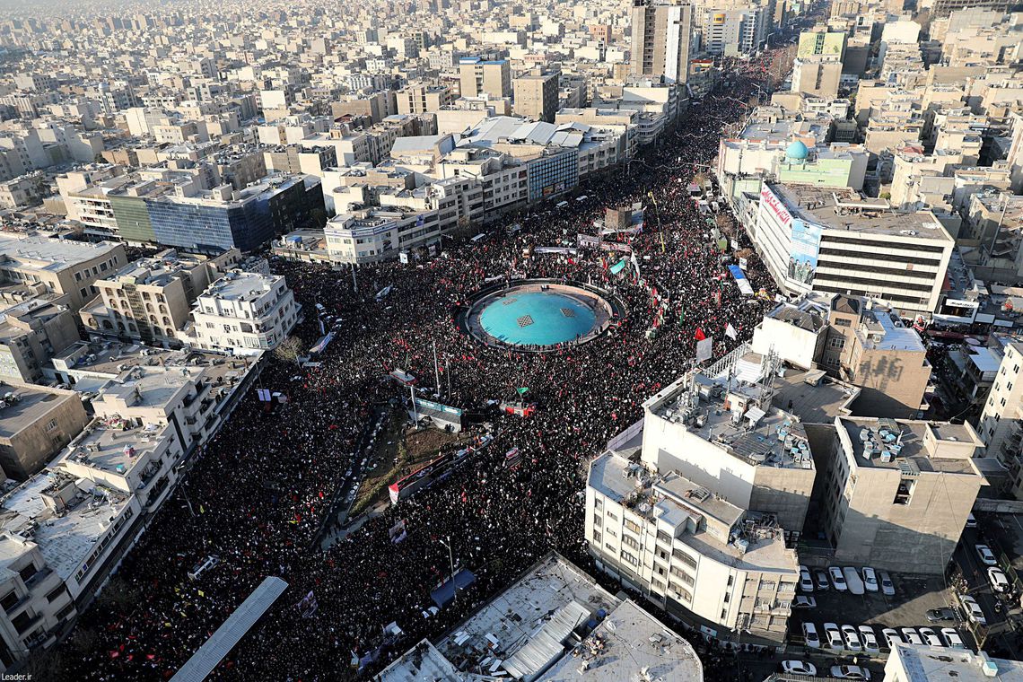 Ao menos 40 pessoas morrem pisoteadas em funeral de Soleimani, no Irã