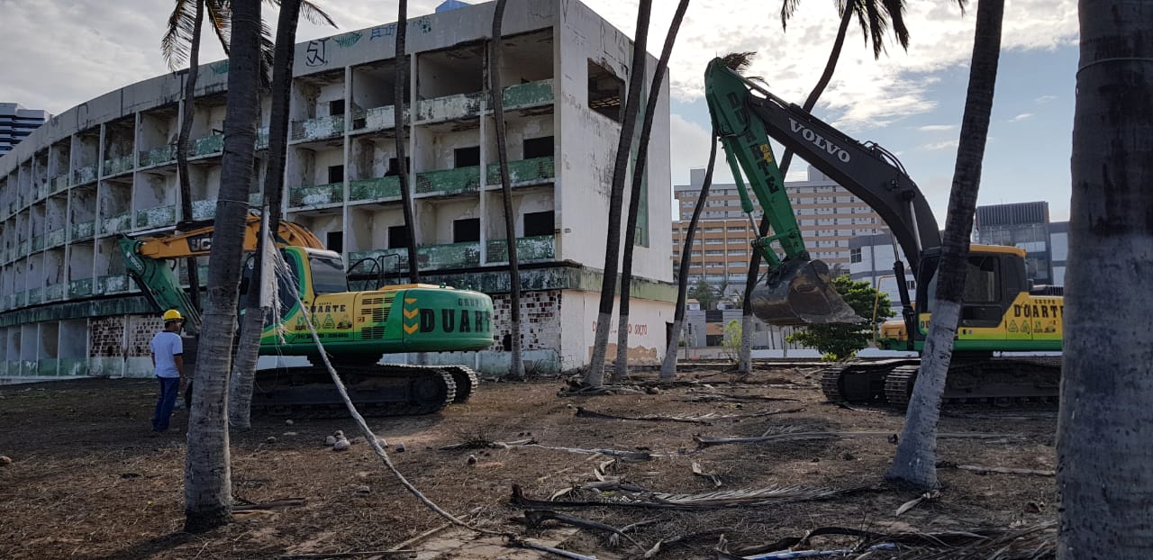 VÍDEO: Começa a demolição do Hotel Reis Magos em Natal
