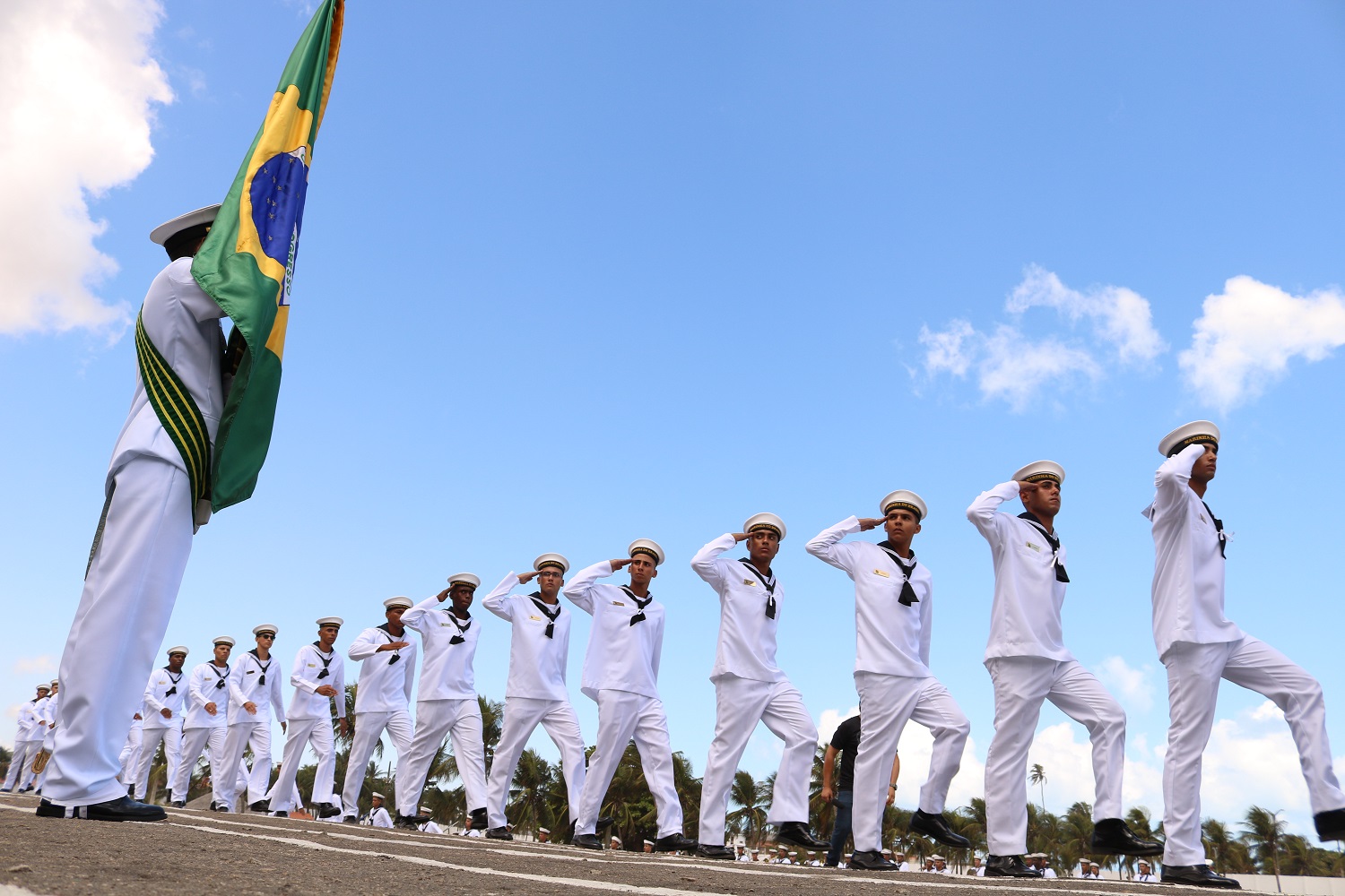 Marinha abre 900 vagas de aprendizes-marinheiros; veja como se inscrever