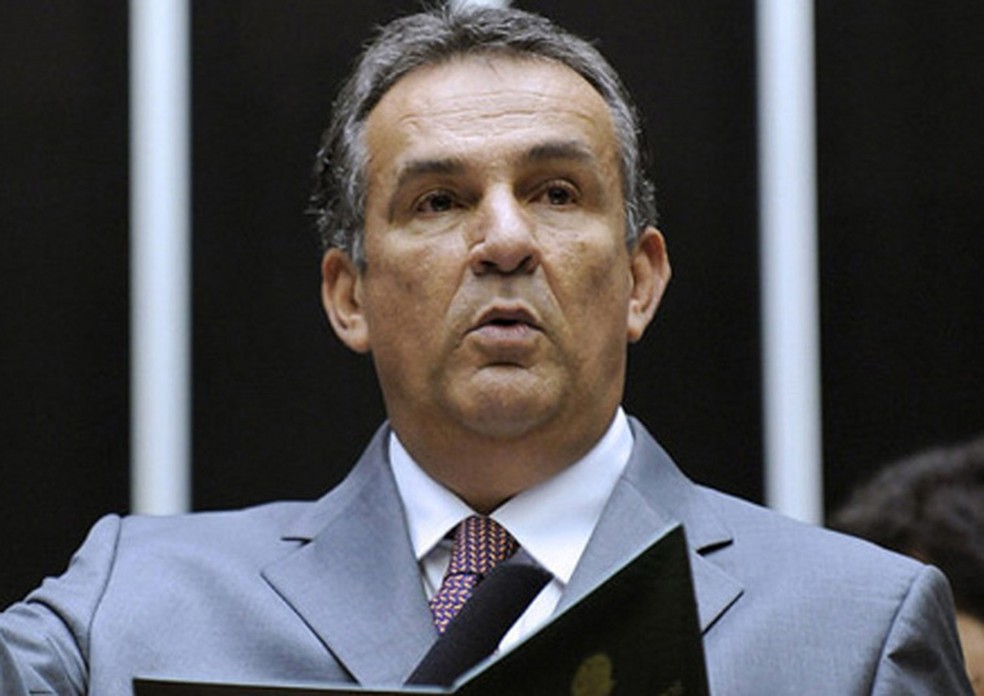 Ex-senador é preso pela PF em investigação de caixa 2