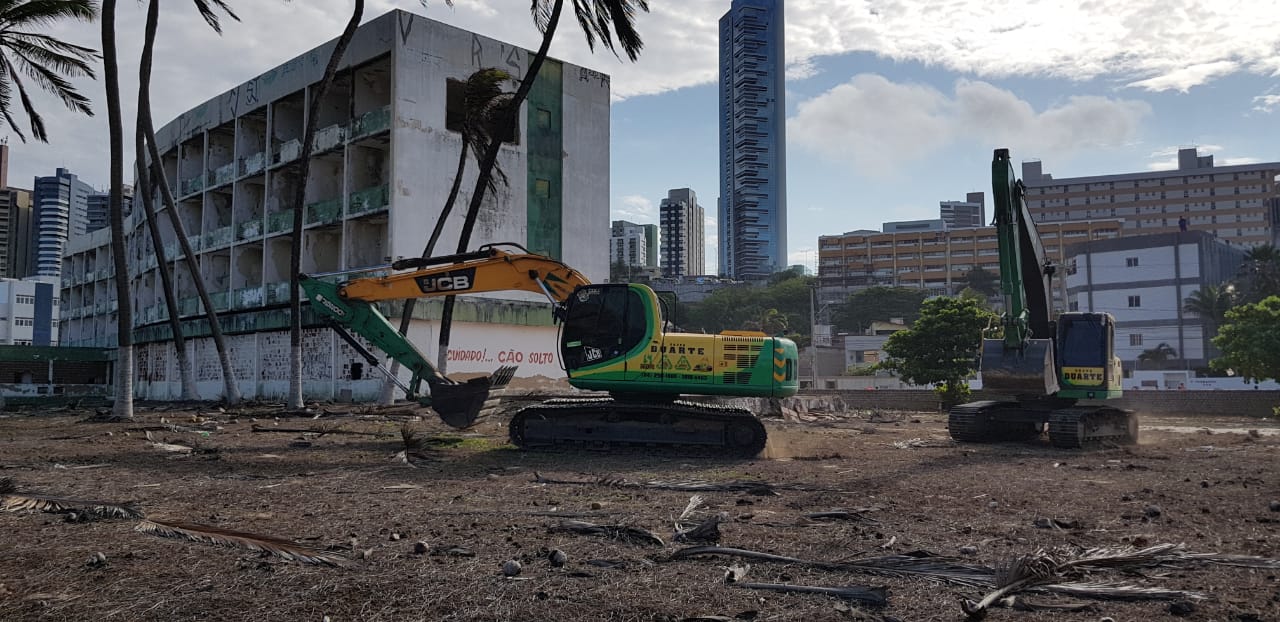 Querem privatizar a vista para o mar, diz Bonavides após demolição do Reis Magos