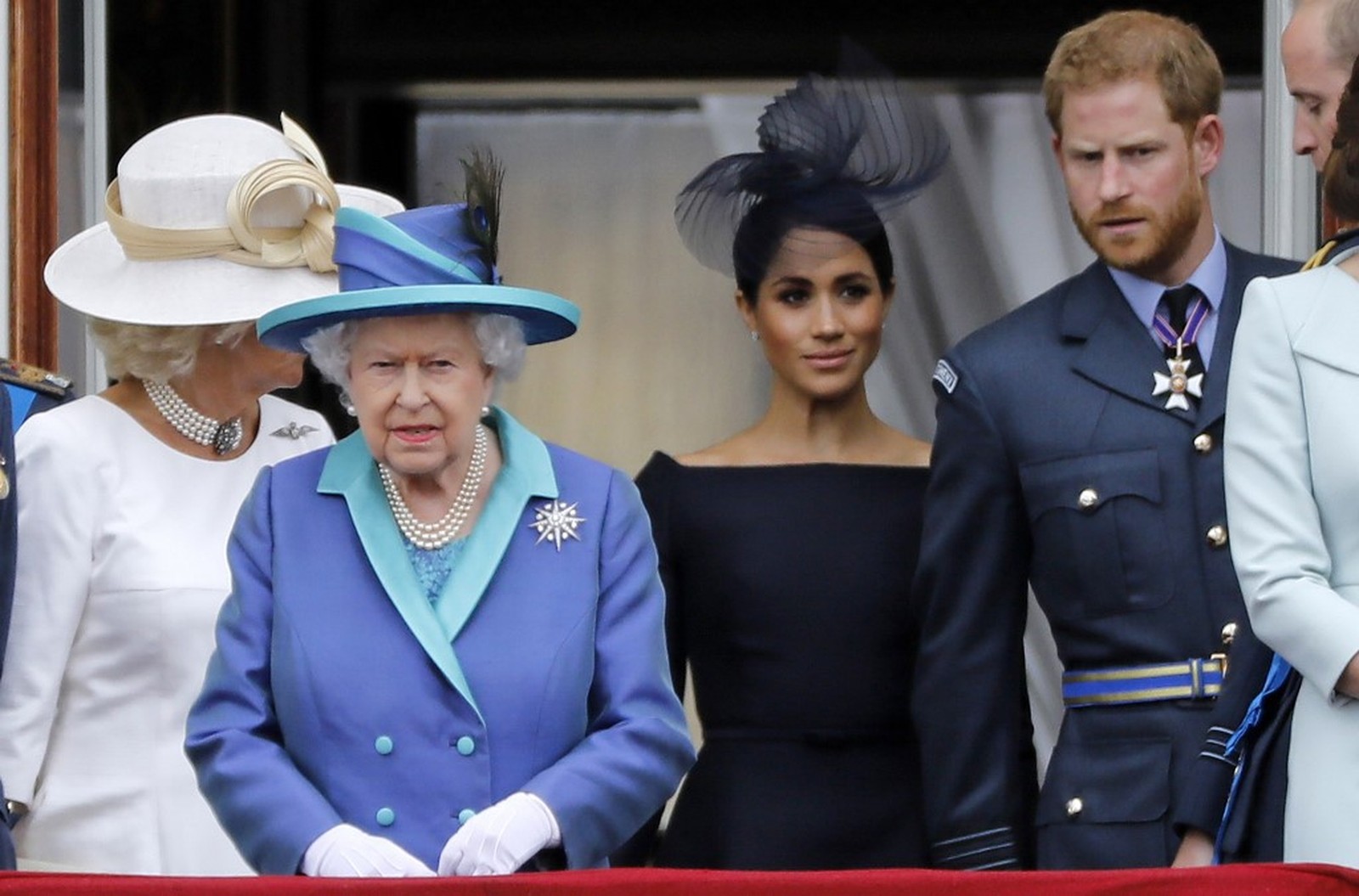 Crise na realeza: Rainha Elizabeth II convoca reunião com Charles e William