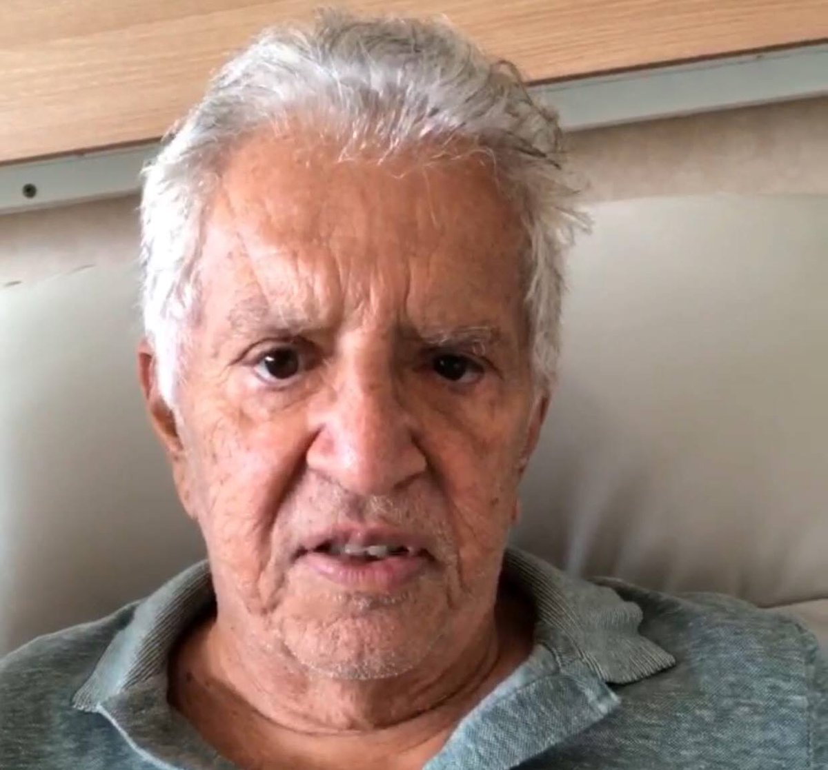Apresentador de A Praça é Nossa é internado com infecção generalizada