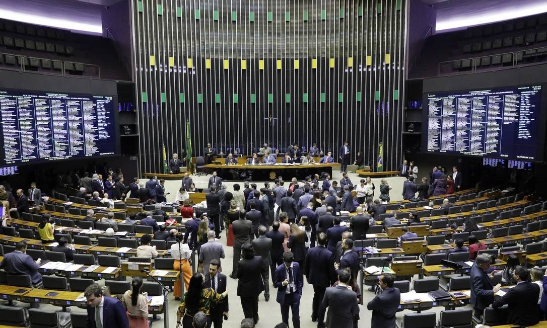 Câmara votará fim do foro especial, mas quer restringir 'prisão de políticos'