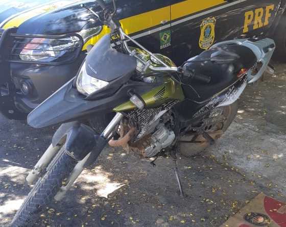 PRF apreende moto clonada e prende condutor em Patu