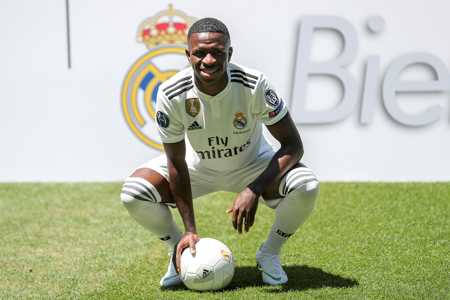 Decepção, improdutivo, incapaz: mídia detona Vinícius Jr.