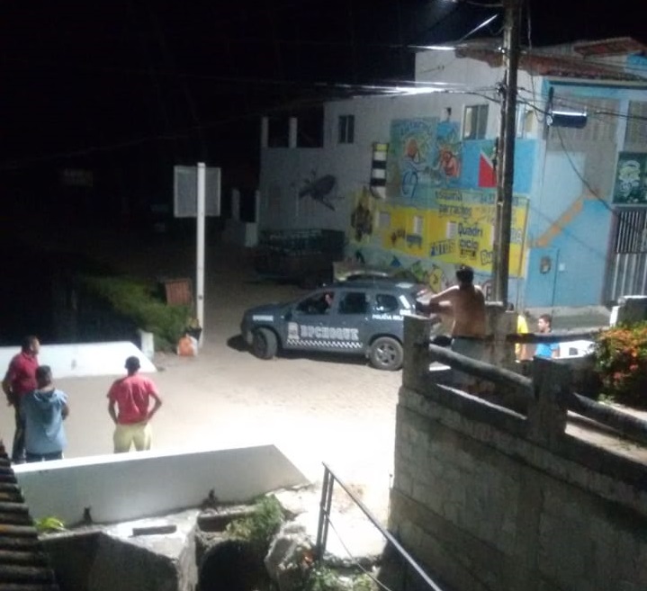 Bandidos fazem arrastão em pousada e levam pertences de hóspedes em praia do RN