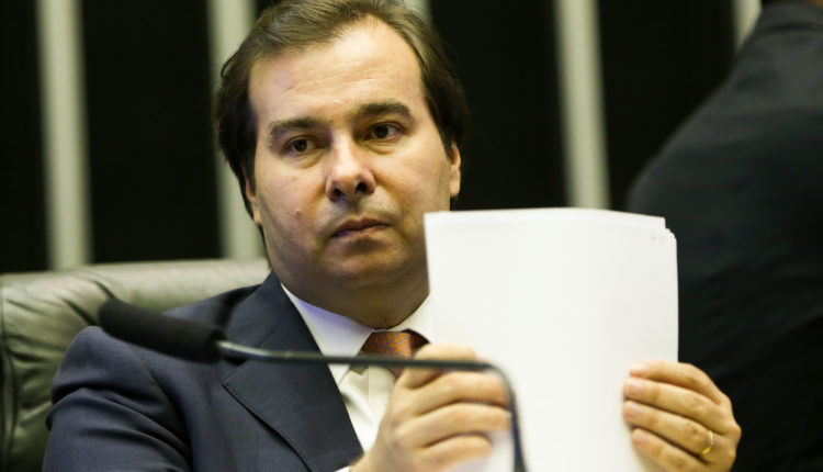 Citação nazista leva Rodrigo Maia a pedir cabeça do secretário de cultura