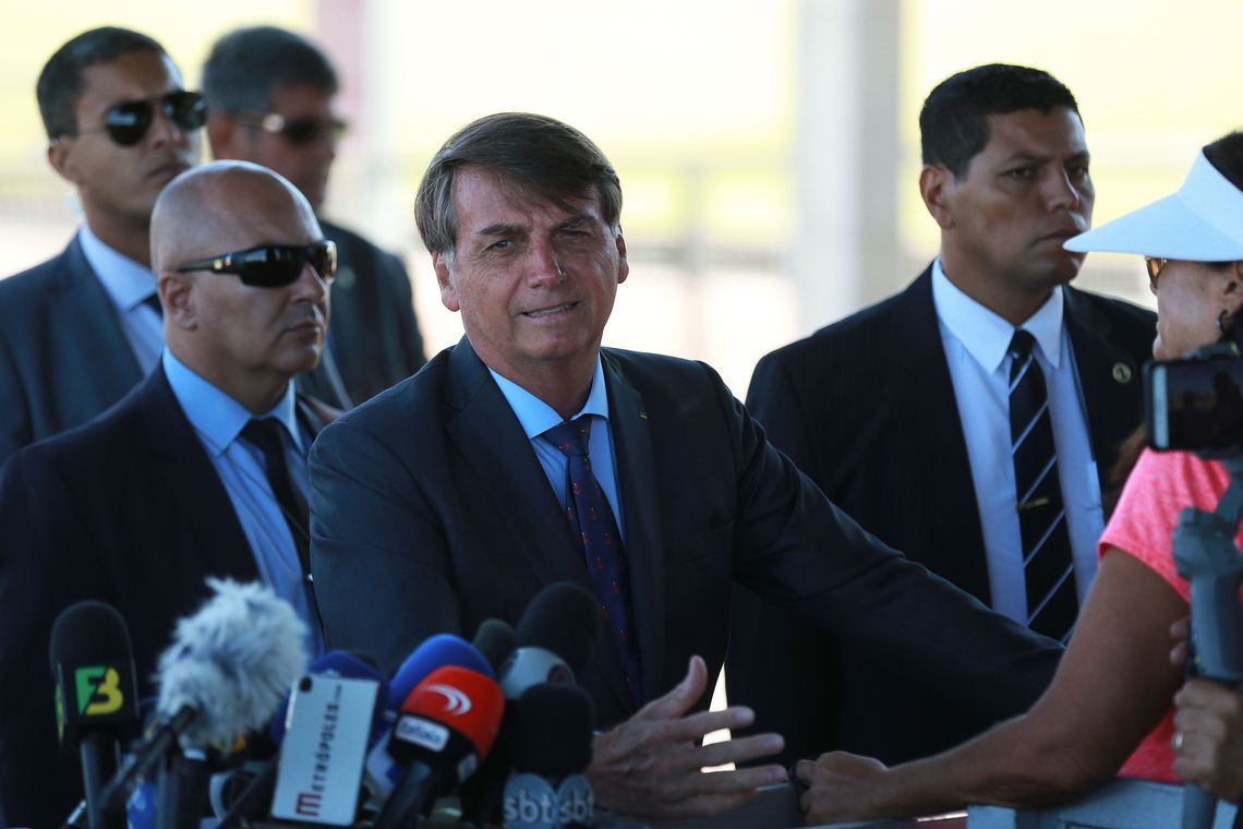 Bolsonaro diz que nazismo e comunismo são "ideologias totalitárias e genocidas"