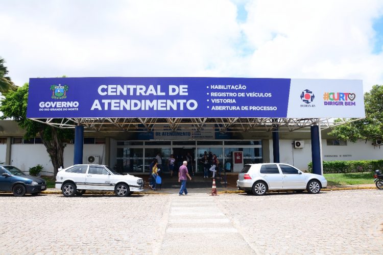 Detran compra por R$ 58 mil tendas que custariam mais de R$ 1 milhão/ano ao RN