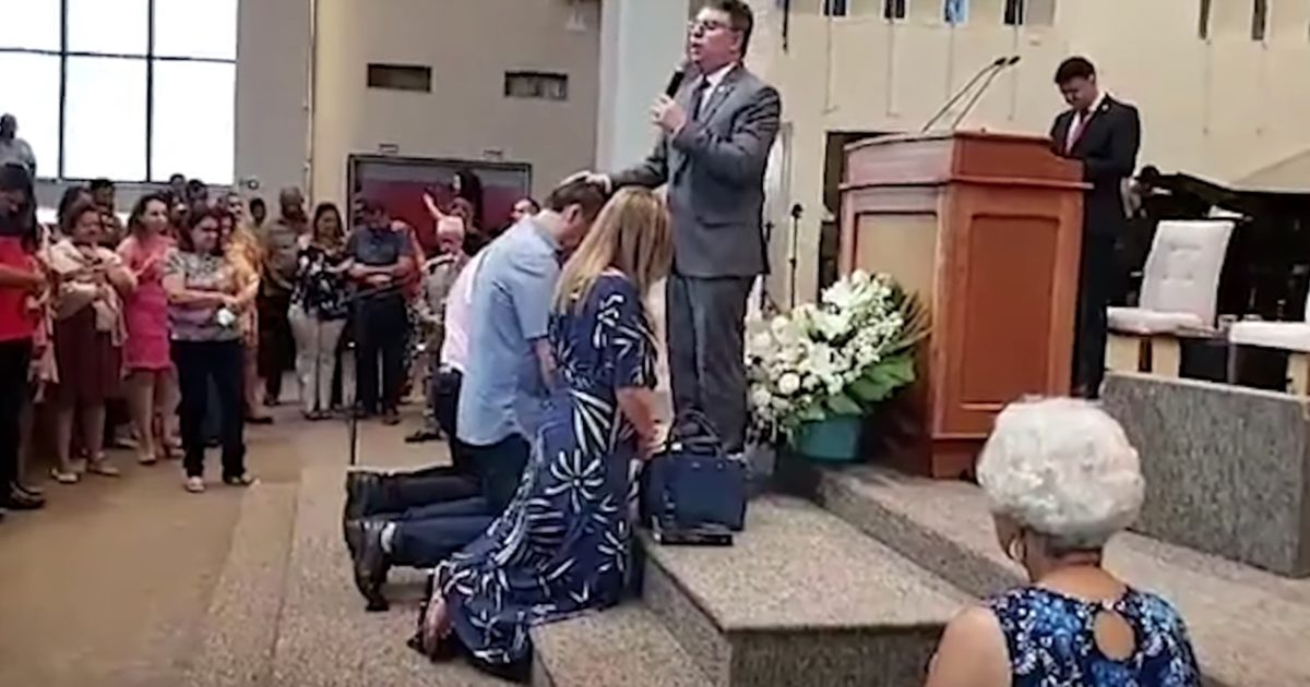 VÍDEO: Pastor abençoa Bolsonaro e pede "que ele saiba o tempo de calar"; assista