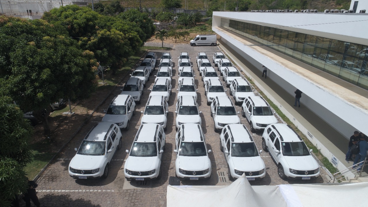 Em parceria com governo Bolsonaro, Fátima entrega mais de 50 viaturas ao RN