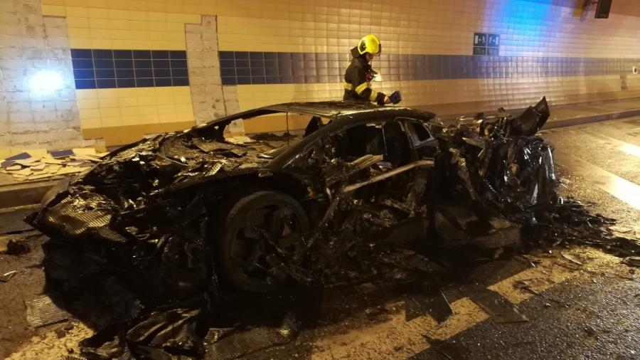 Lamborghini modificada de quase R$ 1 mi pega fogo sozinha e vira cinzas