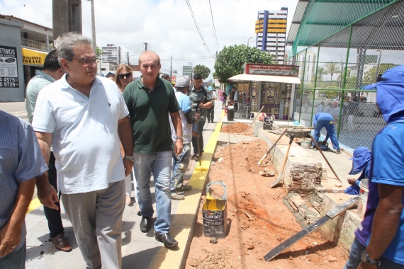 Praça Augusto Leite é revitalizada pela Prefeitura