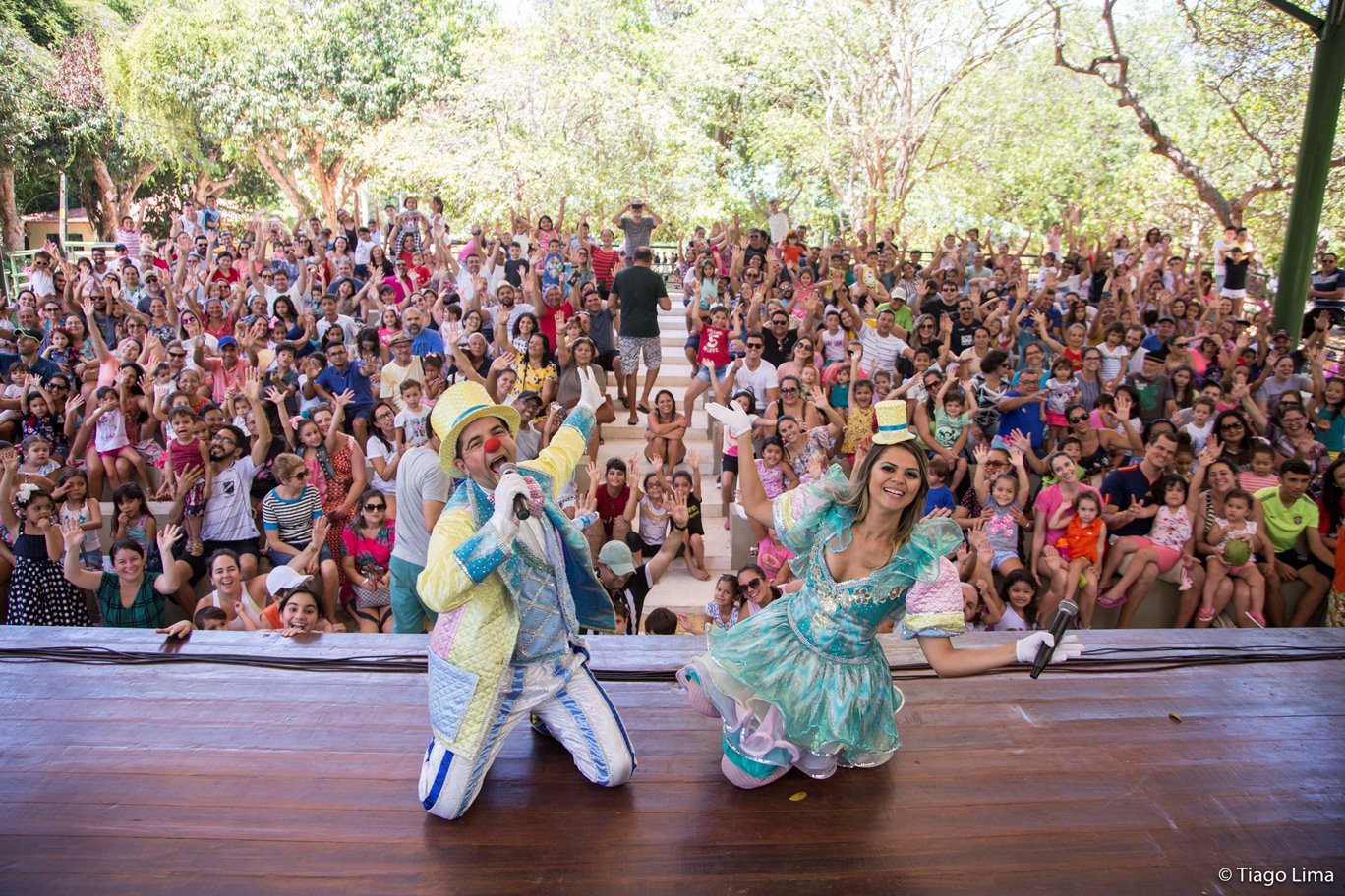 Palhaços Bisteca & Bochechinha fazem apresentação no Parque das Dunas