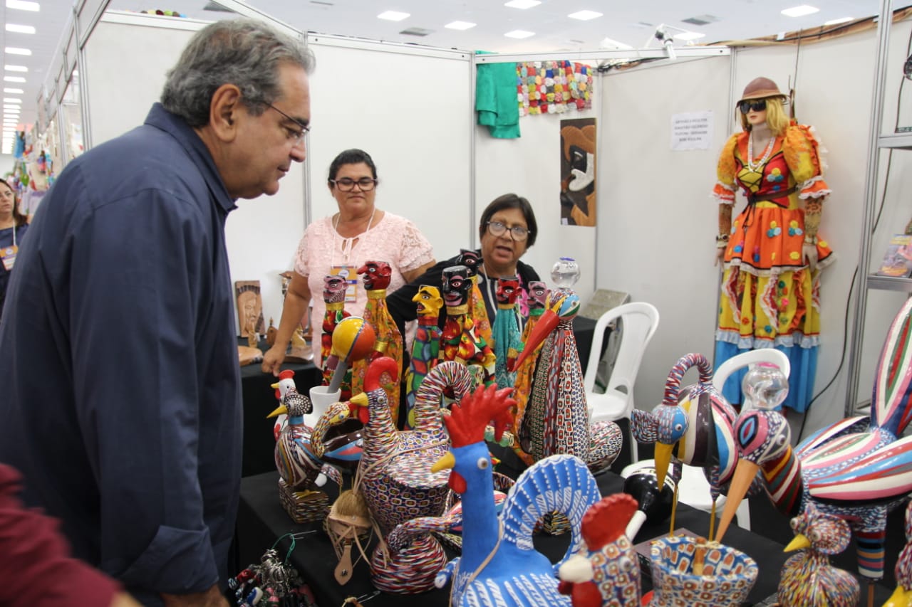 Álvaro Dias participa da abertura da 25ª Feira Internacional de Artesanato