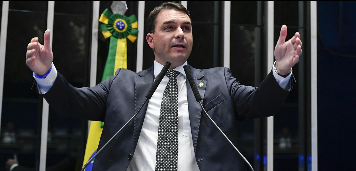 Relator vota por anular quebra de sigilo de Flávio; julgamento é adiado