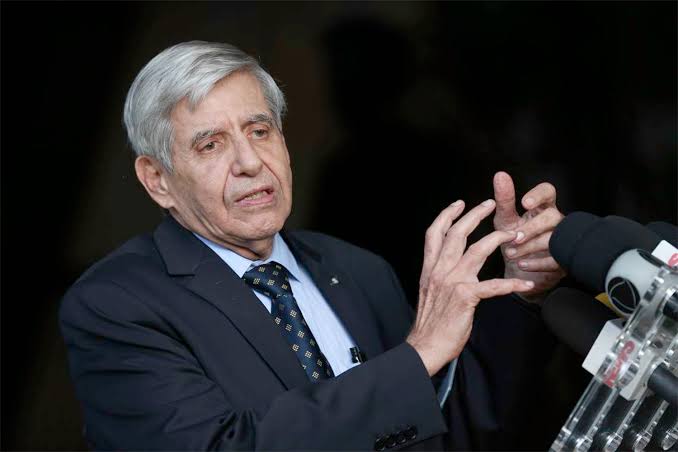 MEC “tem que ser descontaminado”, diz general Heleno