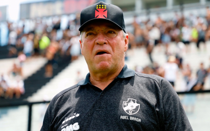 Vasco perde para Cabofriense e torcida não perdoa atuação