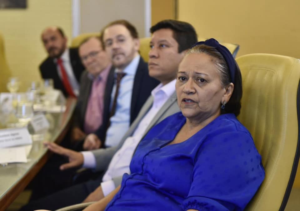 "Ninguém solta a mão de ninguém" embala protesto contra Previdência de Fátima