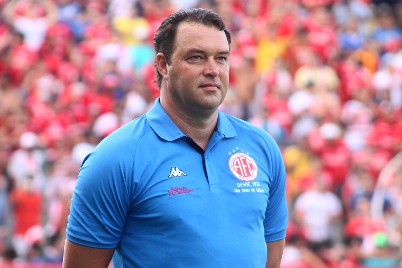 Após nova derrota para o ABC, América demite técnico e anuncia Roberto Fernandes