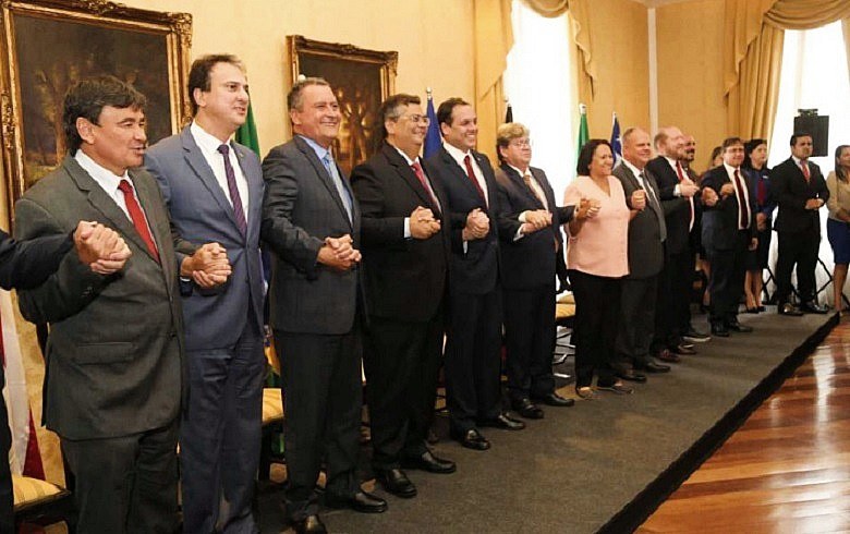 Bolsonaro critica Fátima e demais governadores que dispensaram escolas militares