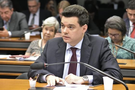 Projeto de Walter cria outra categoria de habilitação e facilita retirada de CNH