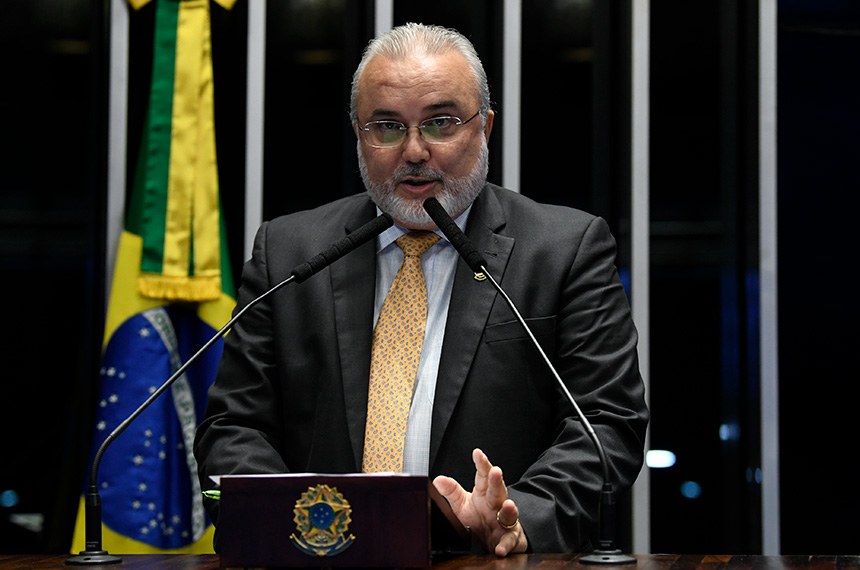 Senador do PT no RN pede saída de ministro da Educação: "Usina de problemas"
