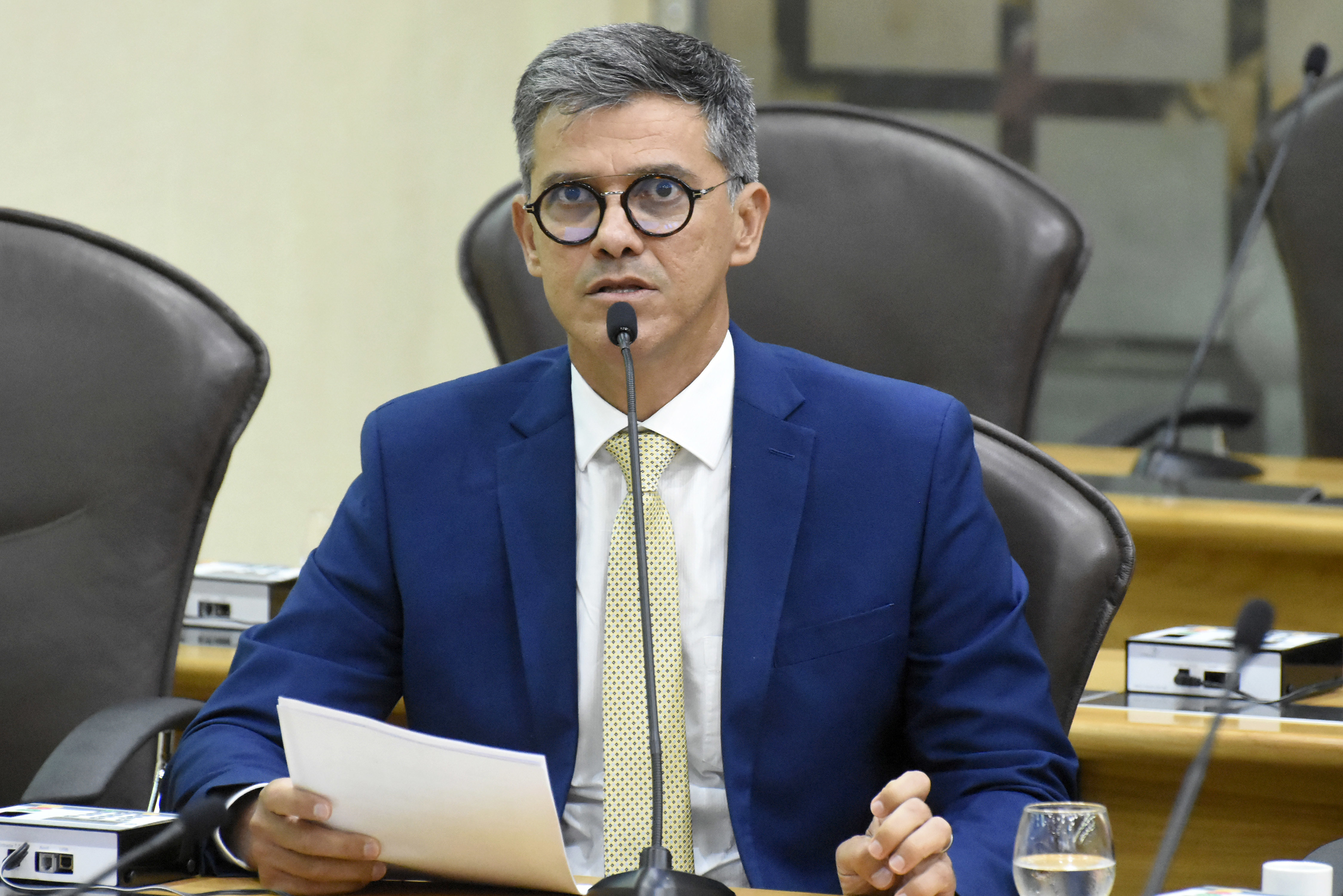 Docente que prega morte de bolsonarista é "covarde" e Lula ditador, diz deputado