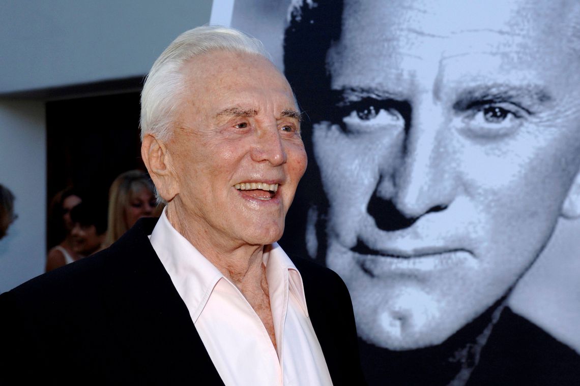 Morre aos 103 anos ator considerado uma lenda do cinema em Holywood