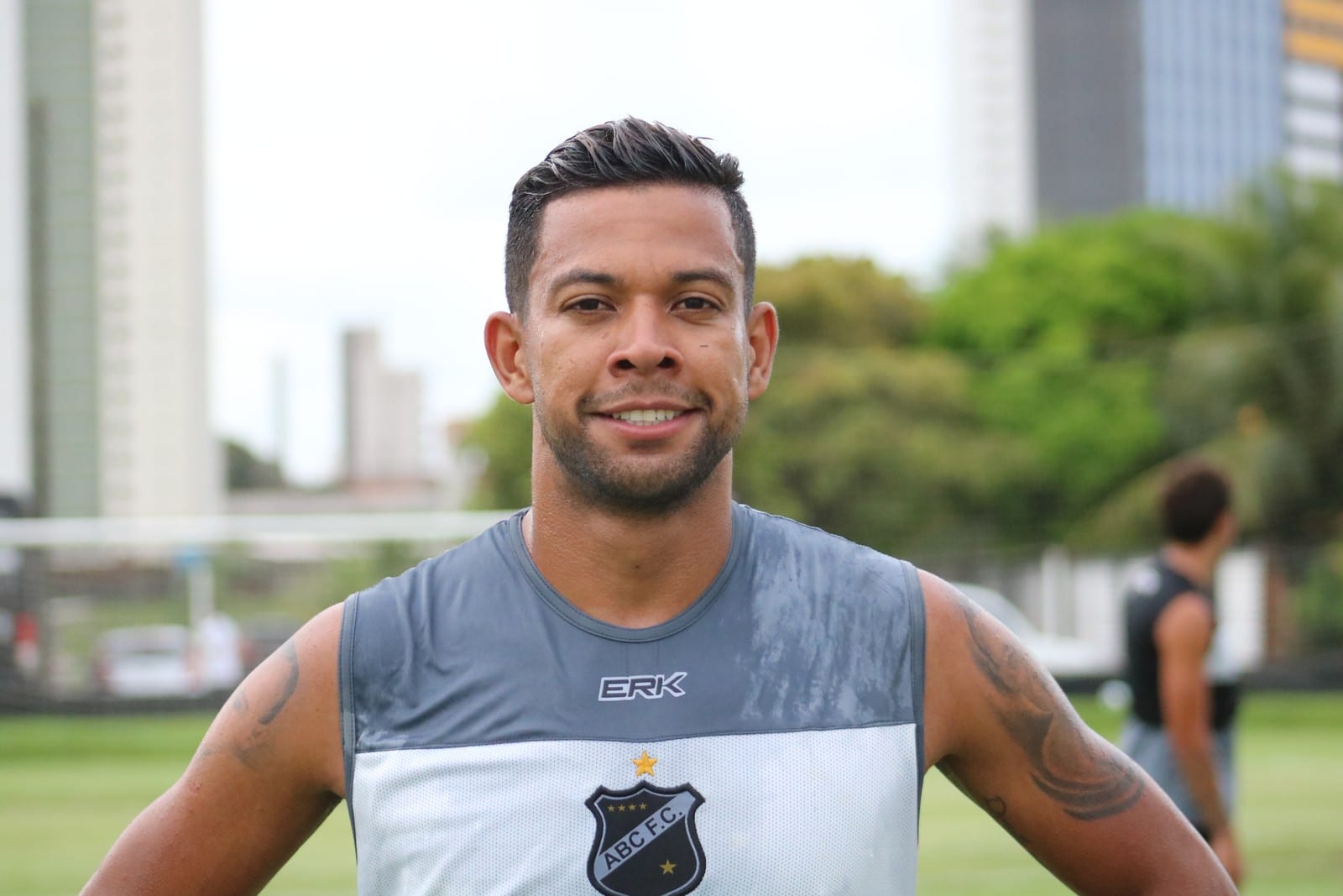 Wallyson realiza cirurgia e procedimento é bem-sucedido