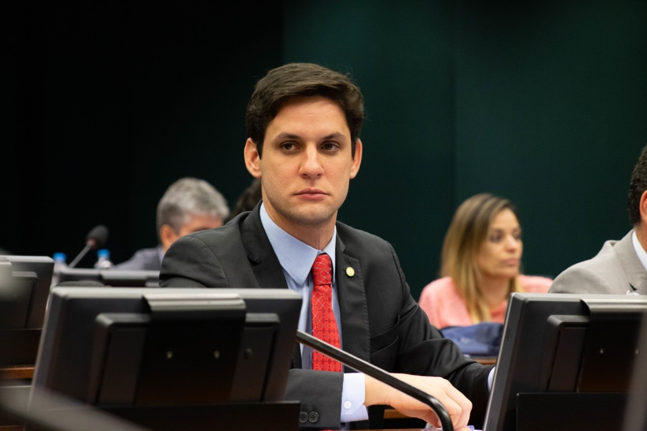 Rafael Motta sugere medida para impedir cobrança indevida da bagagem de mão