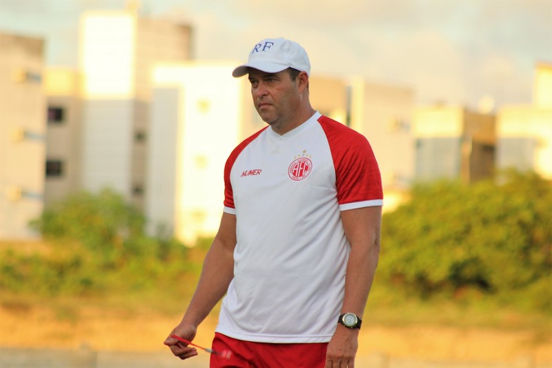 "Quero ganhar tudo e sempre", diz técnico do América