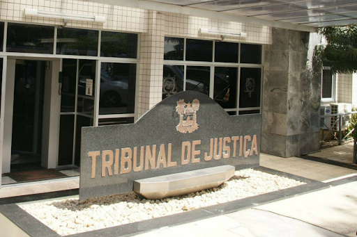 TJ condena nora e 'guia espiritual' de idosa por desvio de R$ 200 mil de pensão
