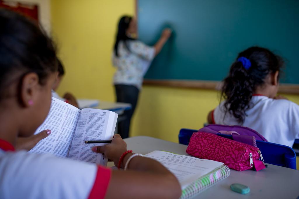Professora da rede pública é envenenada em sala de aula por alunos do 4º ano
