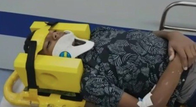 Menino é socorrido pelo Samu após ser vítima de “desafio da rasteira” em SP