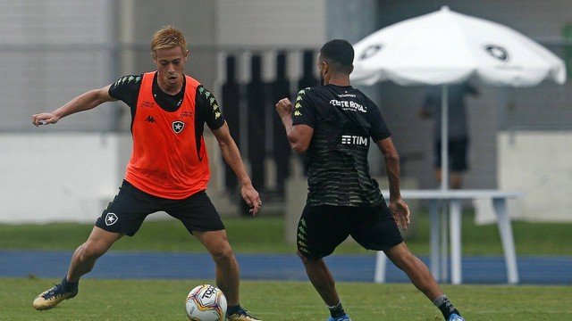 Honda recolhe os copos usados nos treinos e impressiona o Botafogo