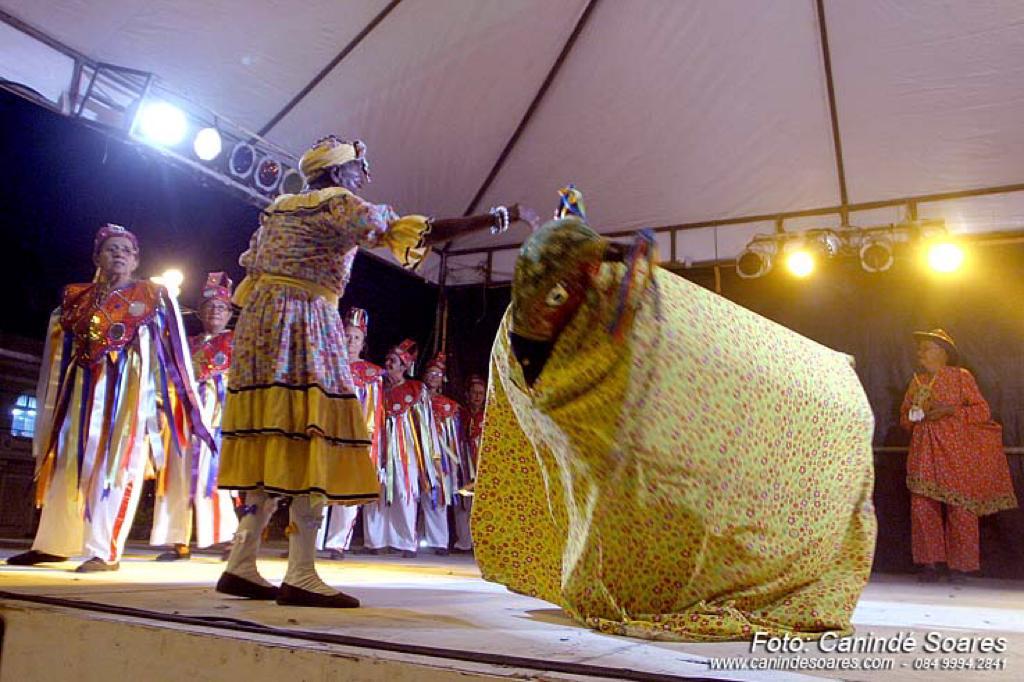 Cortejo com Grupos Culturais abre desfile do Se Parar eu Caio