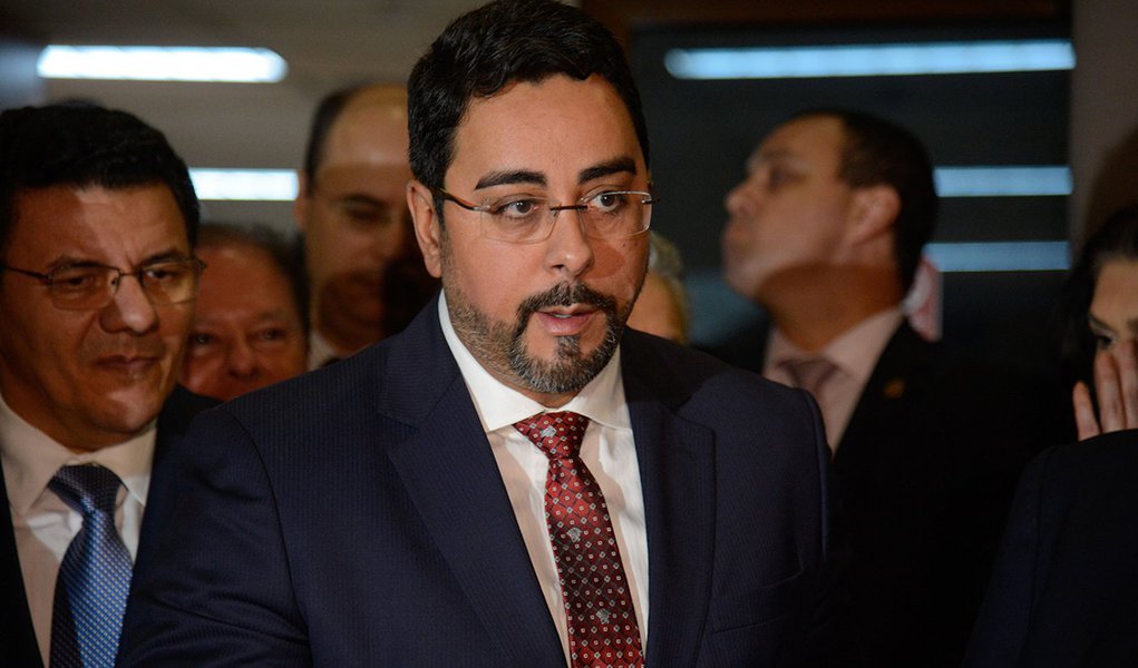 Após Moro, outro juiz famoso pela Lava Jato se aproxima de Bolsonaro
