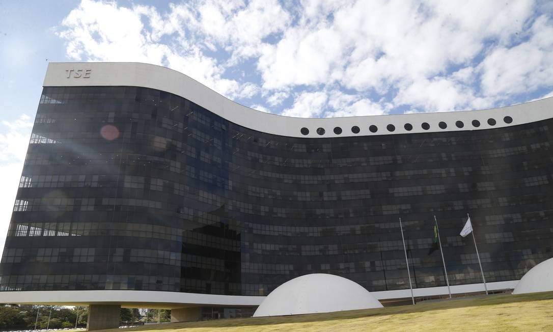 TSE multa, mas não fiscaliza pagamento das irregularidades