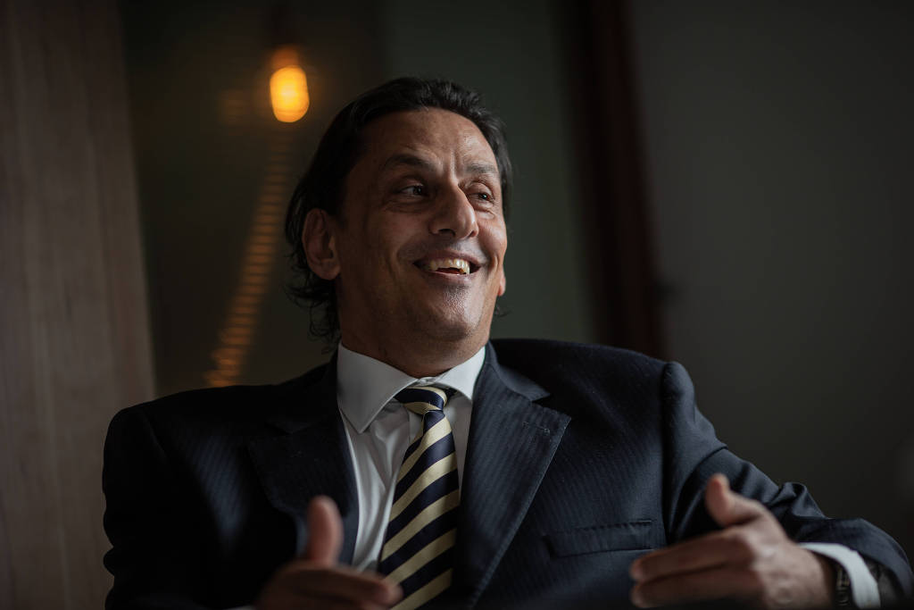 Advogado dos Bolsonaros diz que Adriano nunca foi miliciano