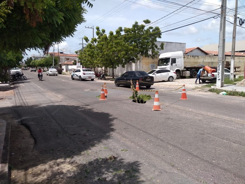 Caern interdita avenida em Mossoró para execução de serviço