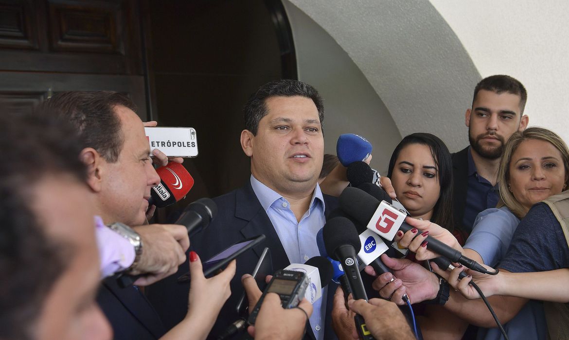 Comissão da reforma tributária será instalada hoje, diz Alcolumbre