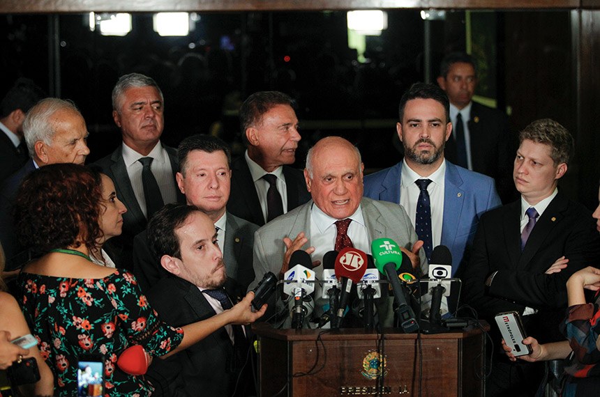 Senadores coletam assinaturas para agilizar PL da prisão em segunda instância
