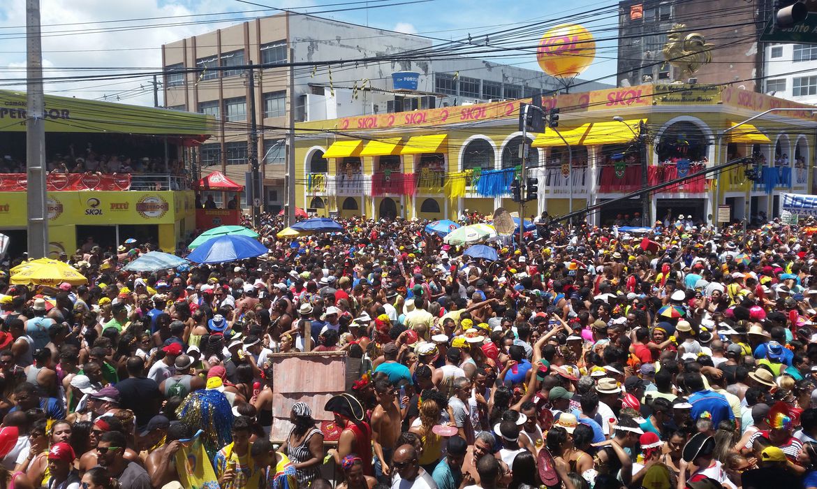 Veja as dicas para um carnaval saudável e seguro